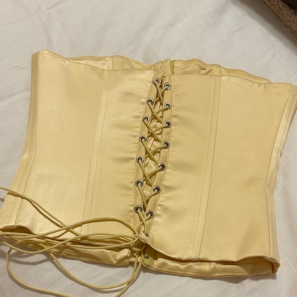 Elegant yellow Corset Top - Picture 2 of 4